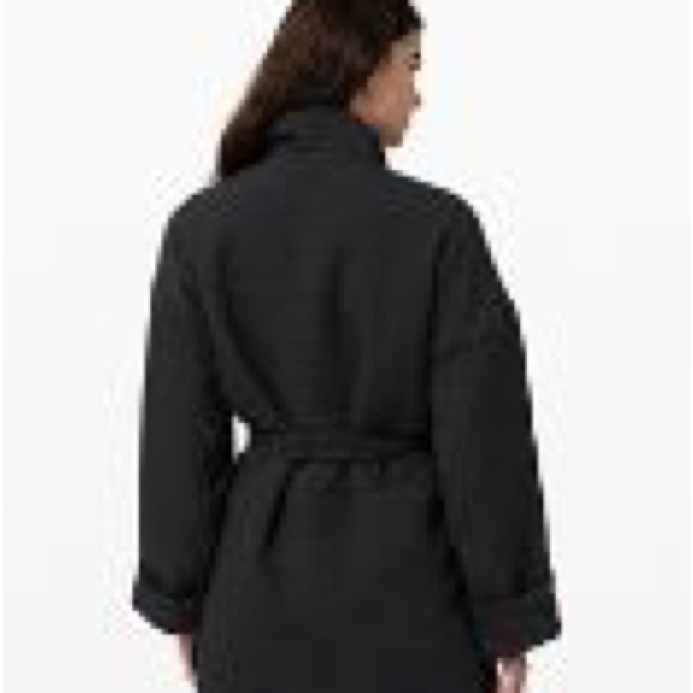 Lululemon Serene Travels Wrap
DESIGNED FOR ON THE MOVE Size 2 - Picture 3 of 7